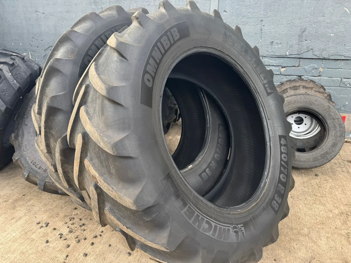 Michelin 480-70-38 (Pair) 30% Good - Image 1
