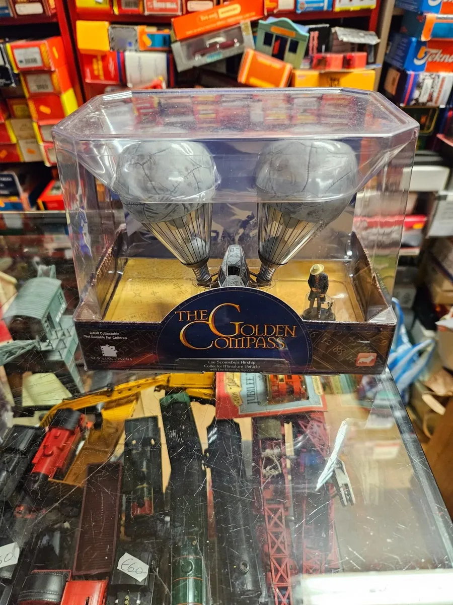 Corgi Golden Compass Airship - Image 1