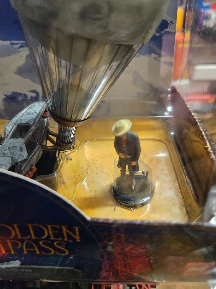 Corgi Golden Compass Airship - Image 4
