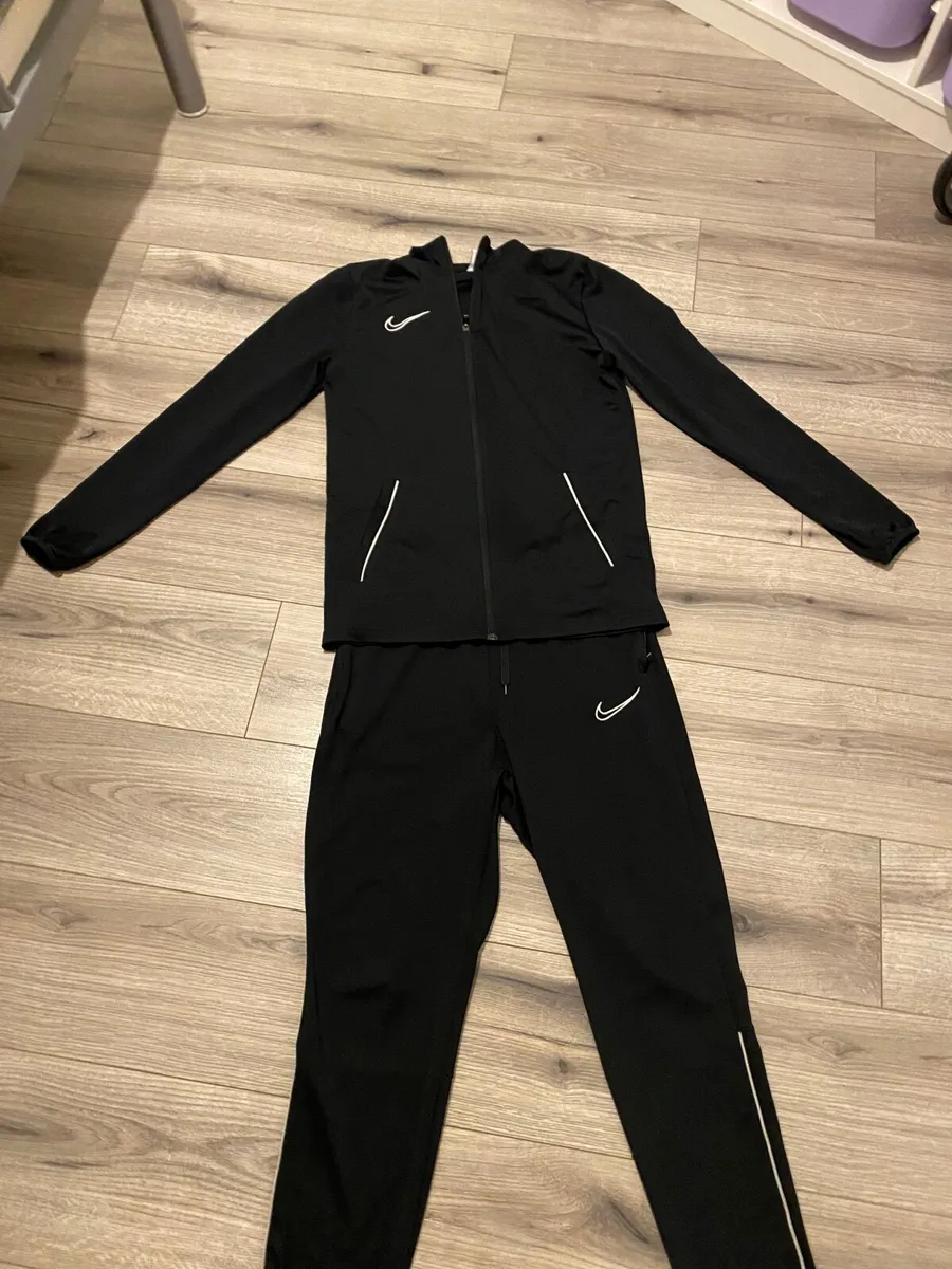 Mens Nike Tracksuit - Image 1