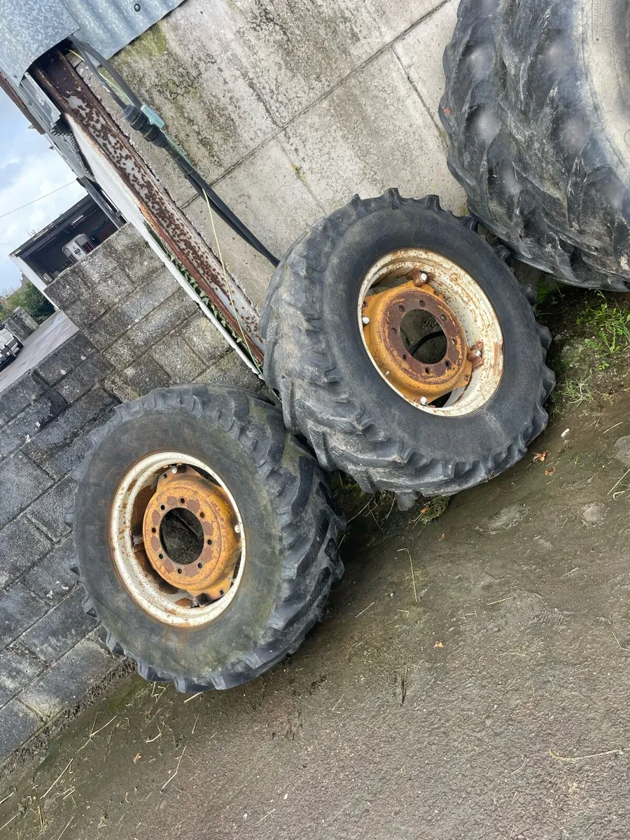Rims and tyres to suit Ford 7810 - Image 1