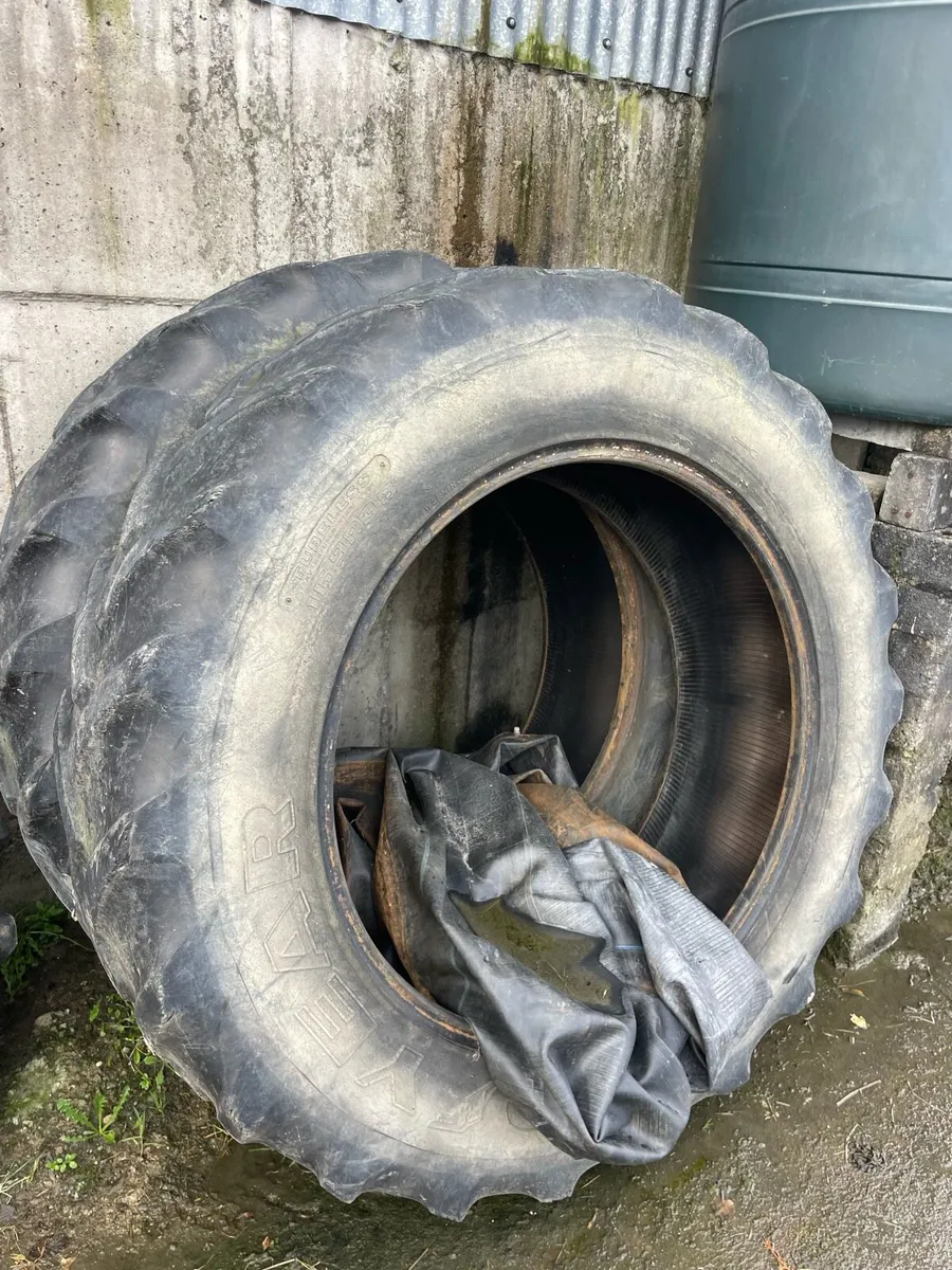 Rims and tyres to suit Ford 7810 - Image 3