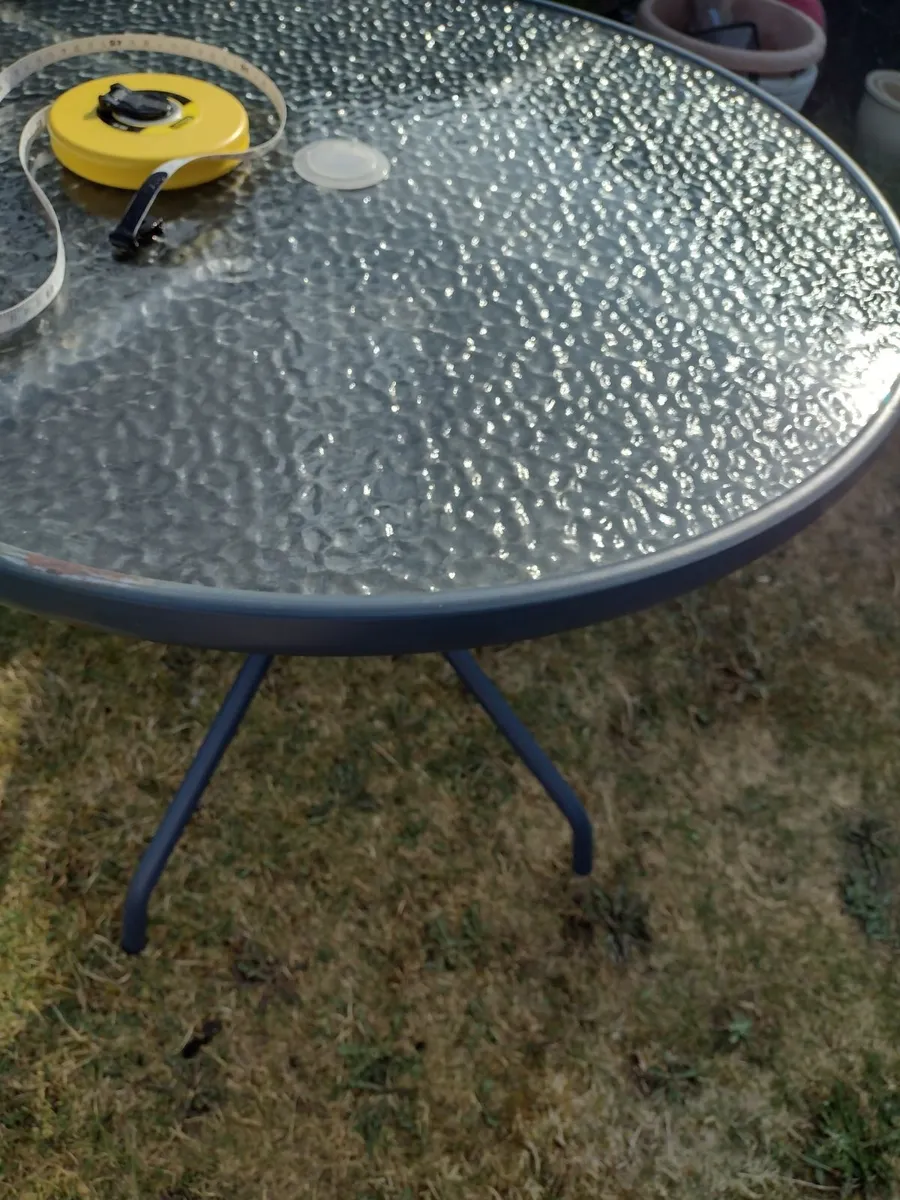 80cm wide tempered glass top garden/patio table - Image 3