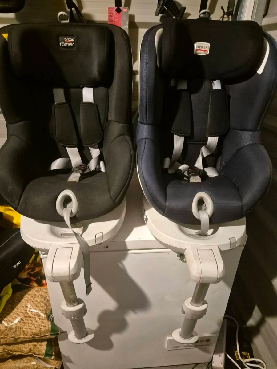 Car seats - Image 1