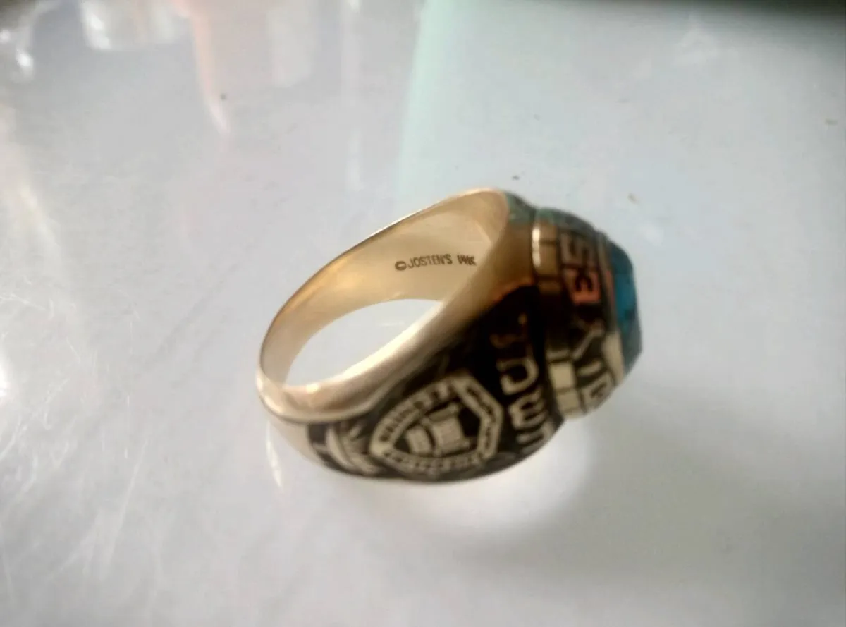 18 kart gold college ring blue gym stone - Image 3