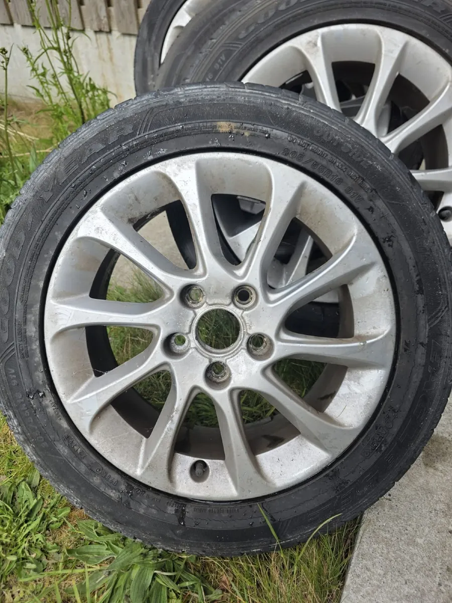 Car accessories - Image 1