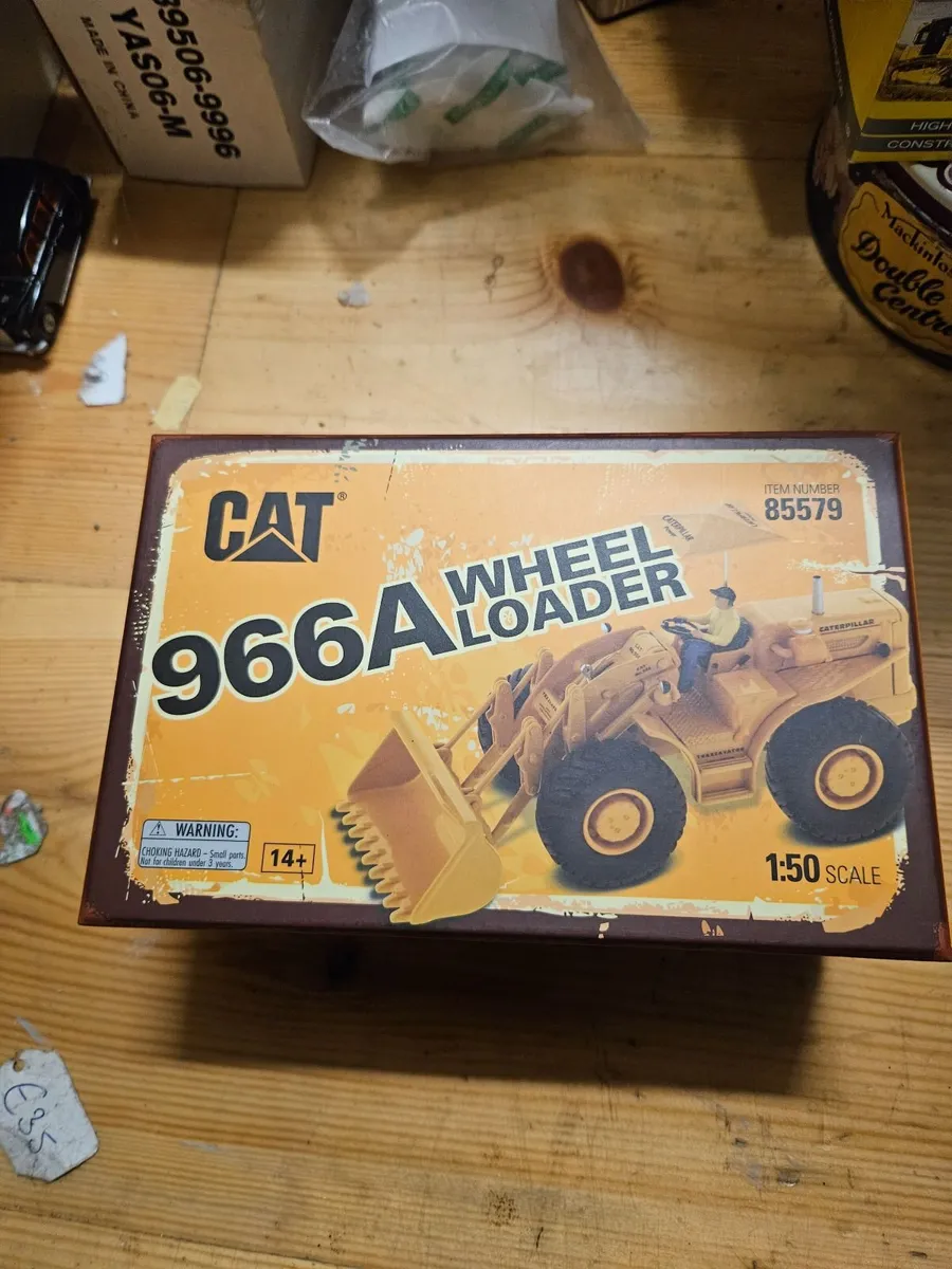 Corgi Caterpillar Wheeled Loader 1.50 - Image 3