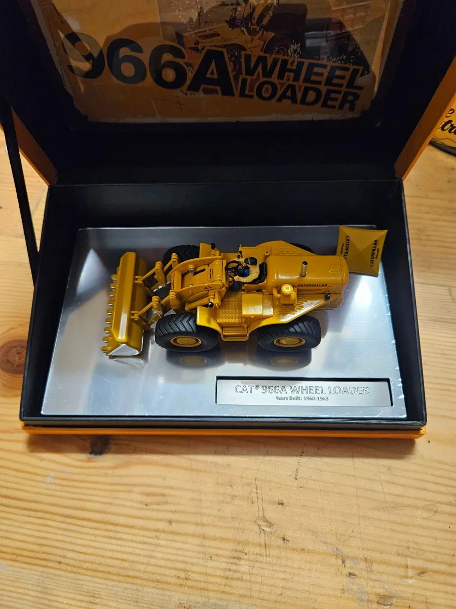 Corgi Caterpillar Wheeled Loader 1.50 - Image 4