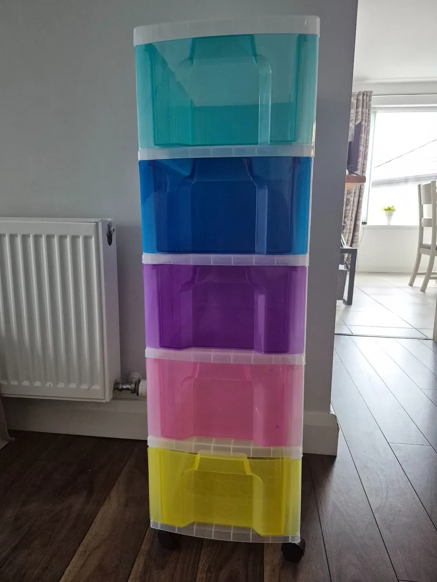 Plastic storage tower - Image 1