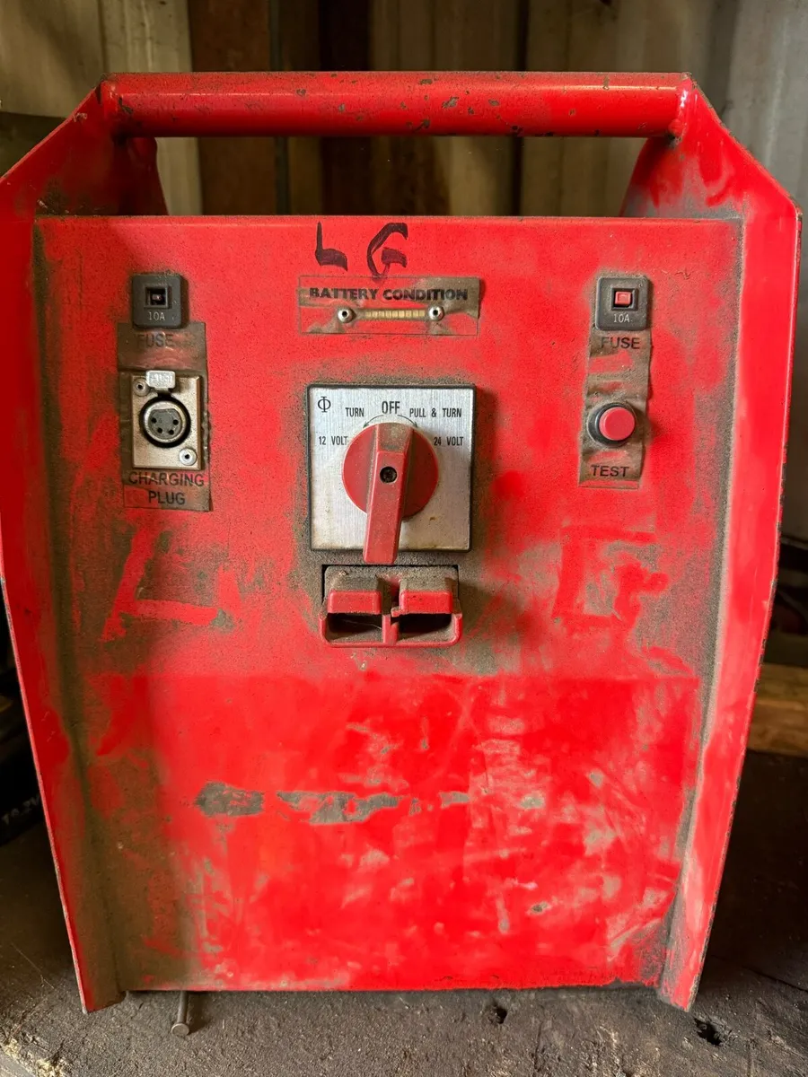 12/24 volt jump start for heavy plant machinery - Image 2