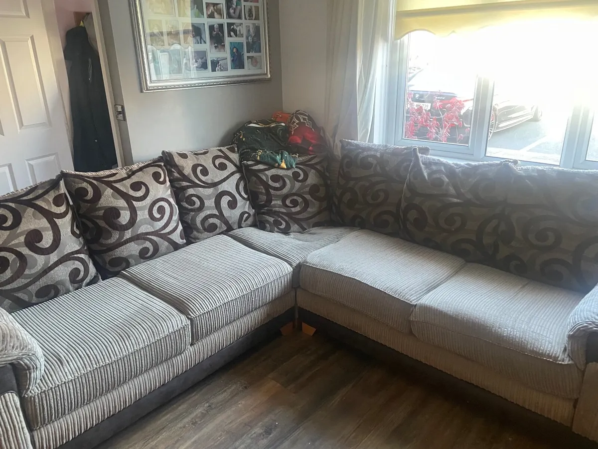 Corner sofa - Image 1