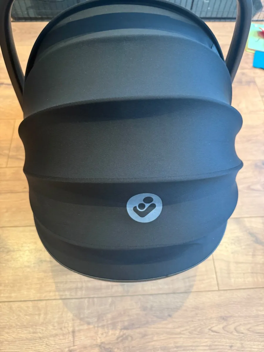 Maxi cosi pebble 360 pro 2 car seat &  isofix base - Image 2