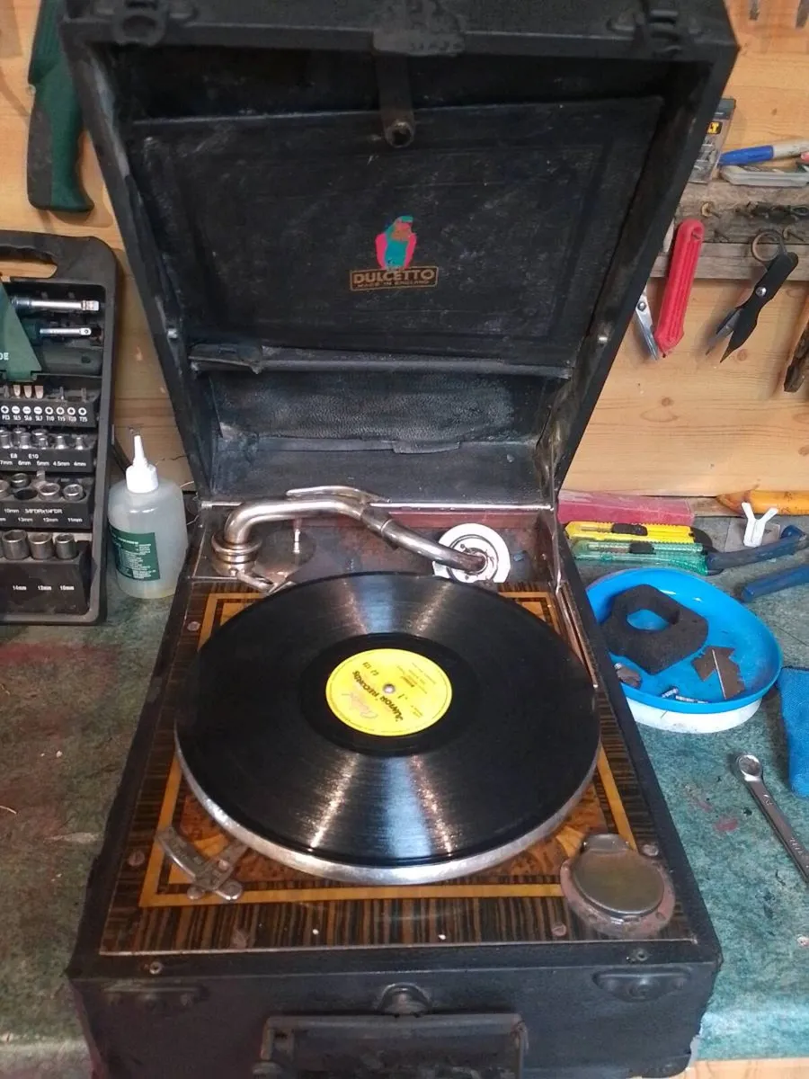 Postage Dulchetto gramophone with burr walnut top - Image 1