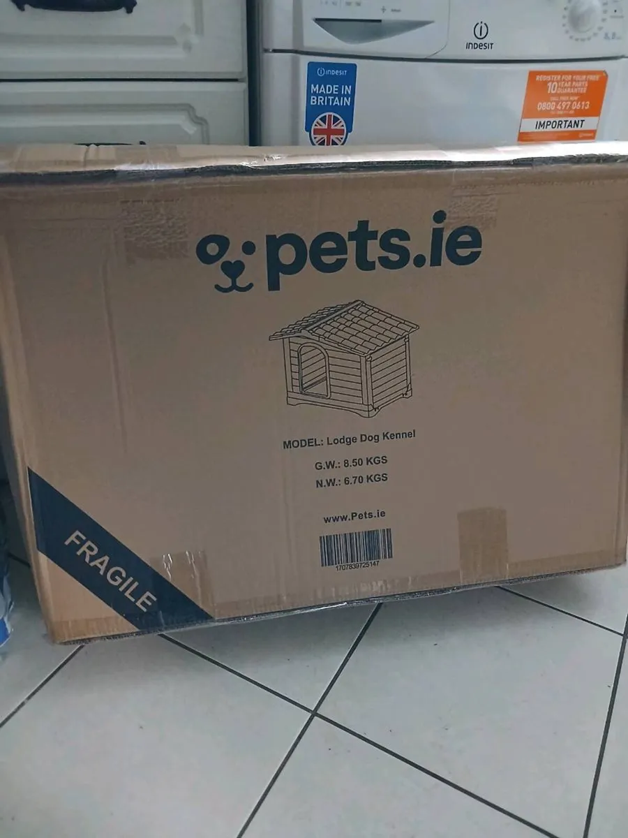 New in box Lodge dog kennel