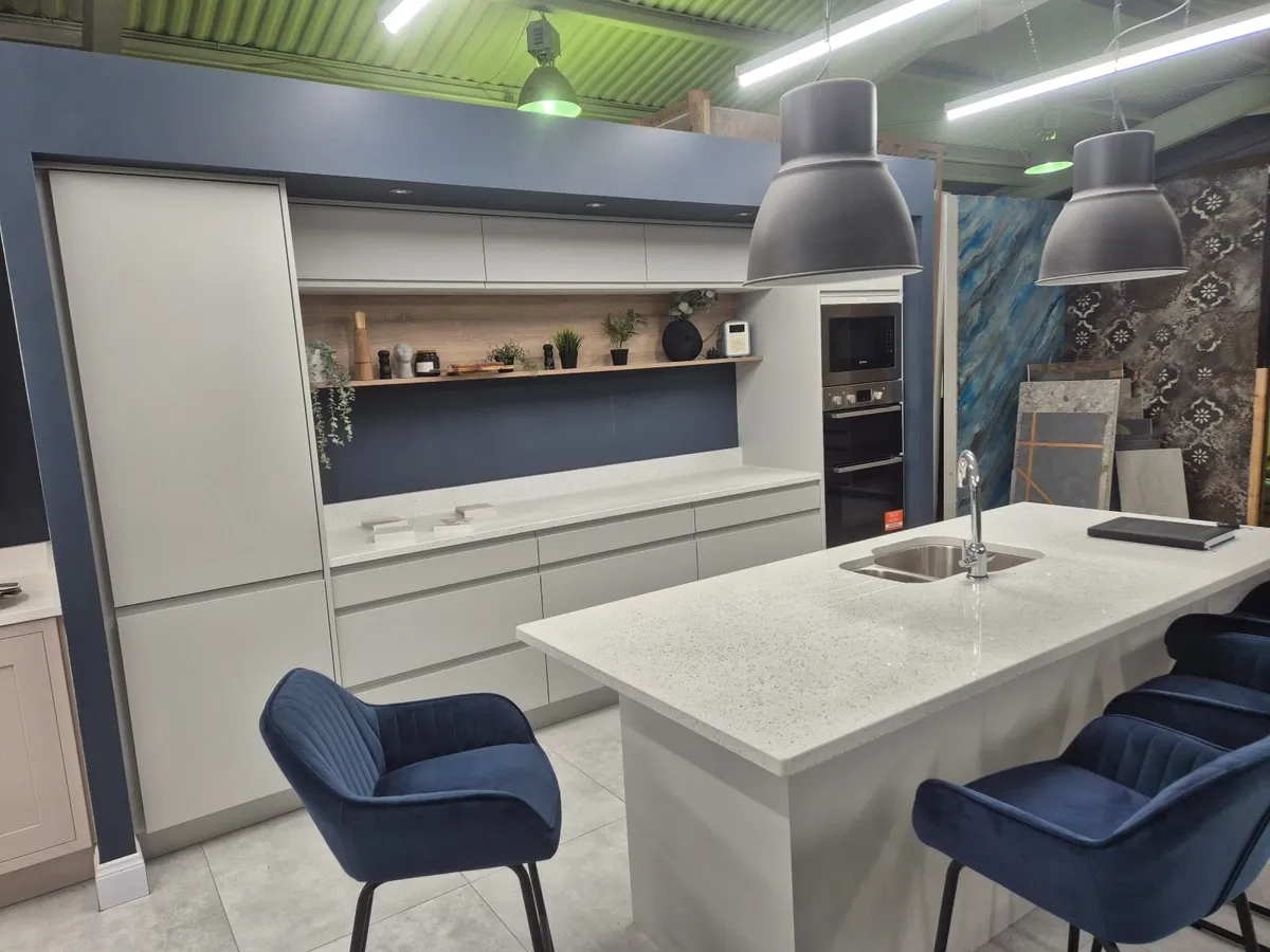 Kitchen showroom sale - Image 3