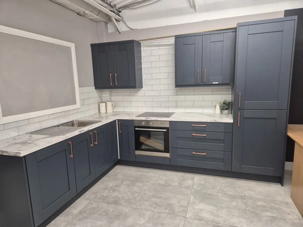 Kitchen showroom sale - Image 2