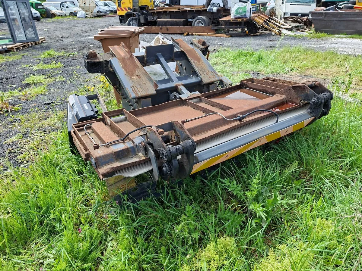 DHOLLANDIA TAIL LIFT - Image 1