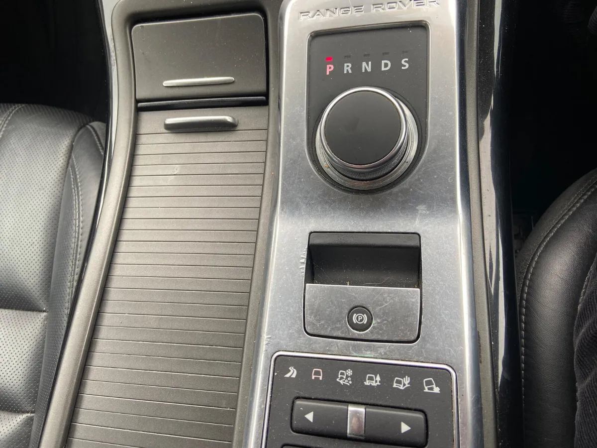 2013 Land Range Rover 3.0 sdv6hse black edit - Image 4
