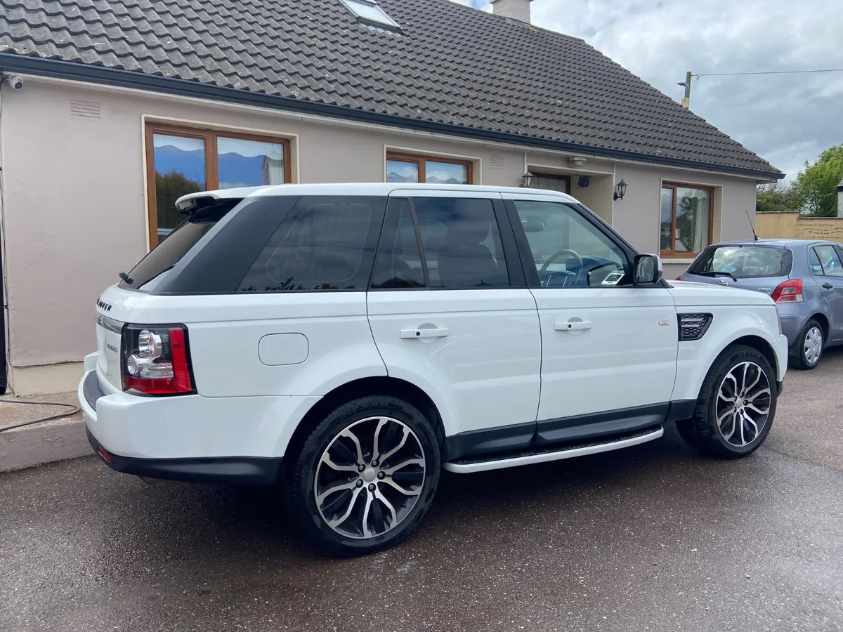 2013 Land Range Rover 3.0 sdv6hse black edit - Image 2