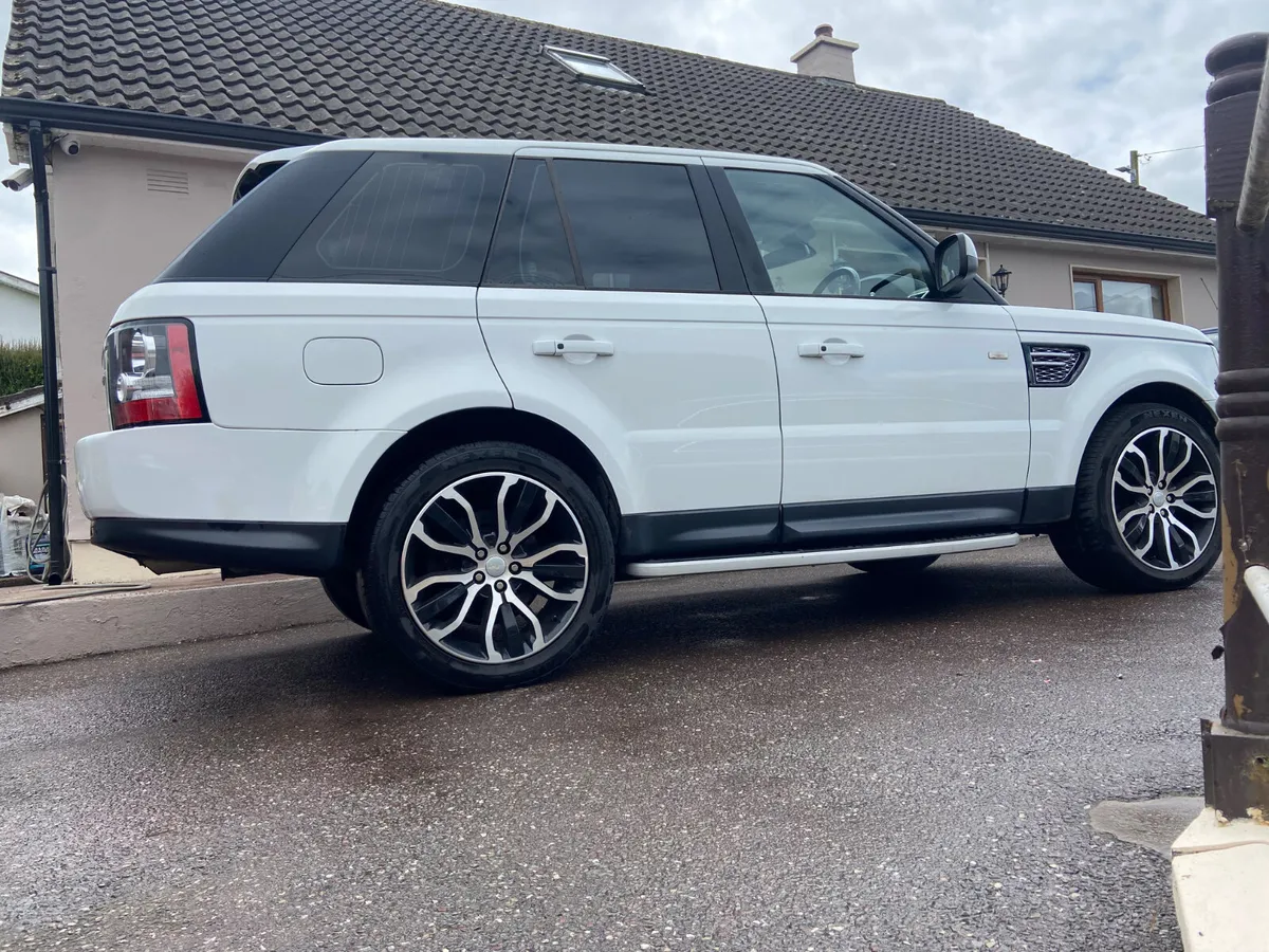 2013 Land Range Rover 3.0 sdv6hse black edit - Image 1