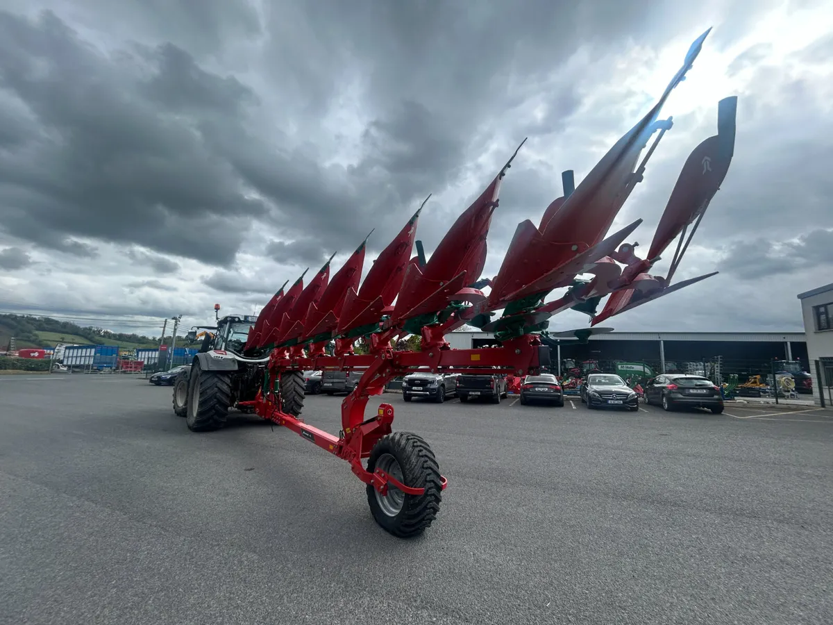 7 FURROW REVERSIBLE  PLOUGH - Image 4