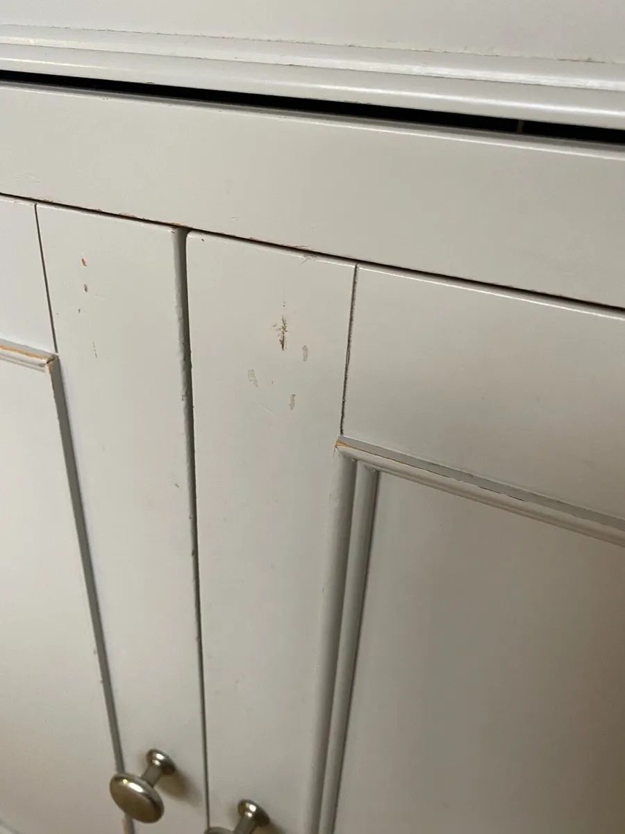 Kitchen Island - Image 4