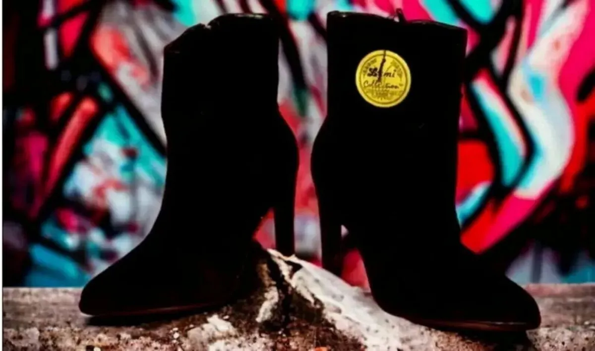 BNWT 'Harrods In Store' Boots Zip-up sides Leather - Image 1