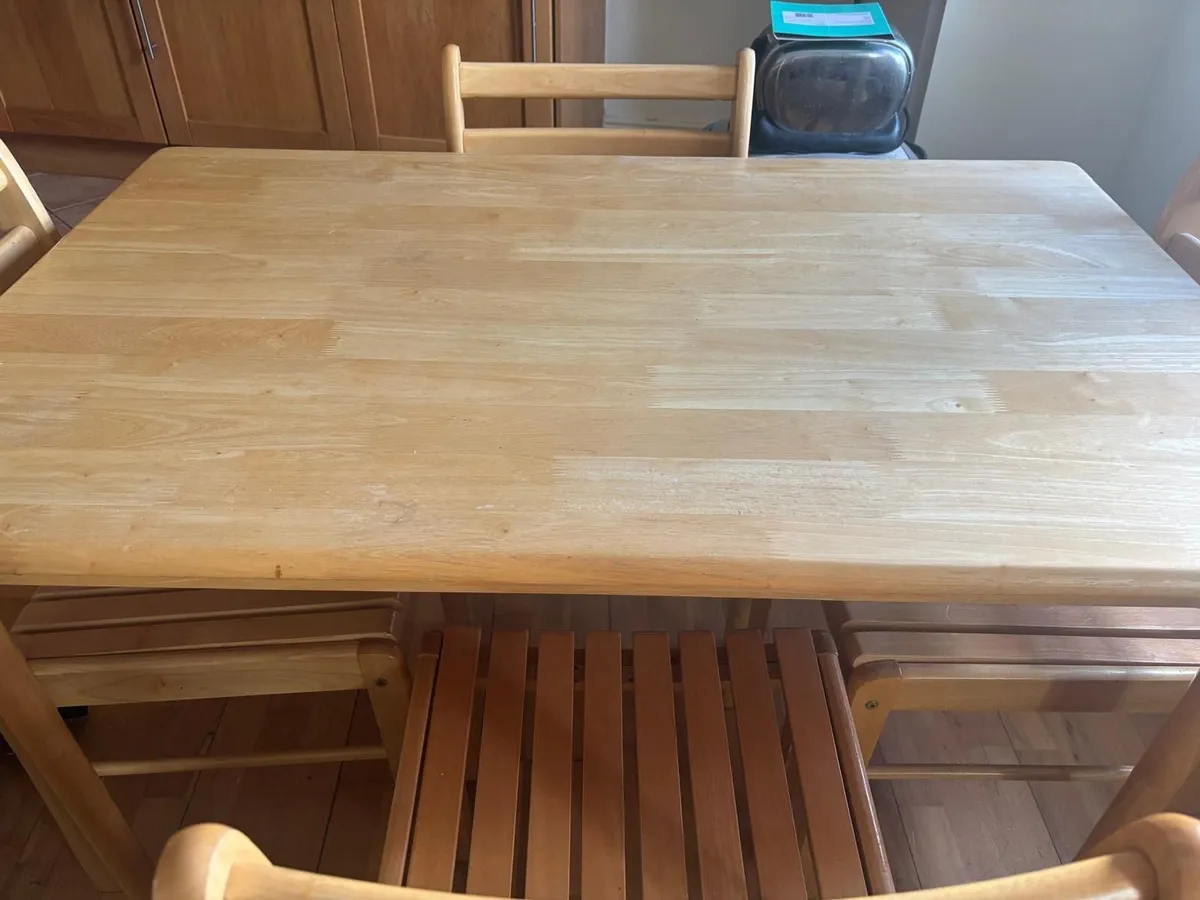 Small kitchen table and 4 chairs - Image 3