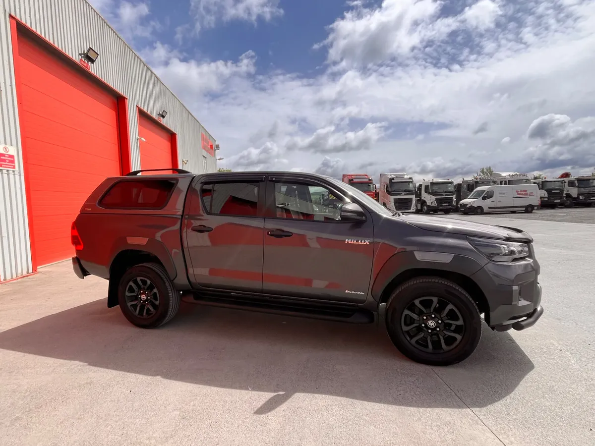 2023 Toyota Hilux 2.8 Invincible  Auto - Image 4