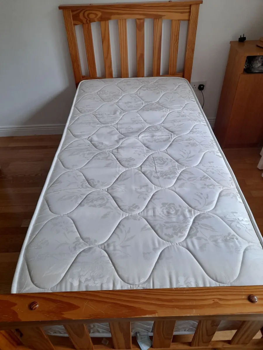 Bed and mattress - Image 1