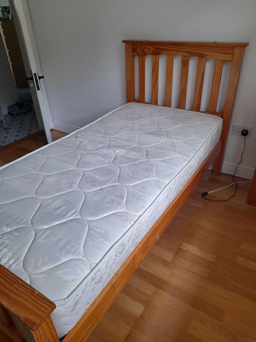 Bed and mattress - Image 2