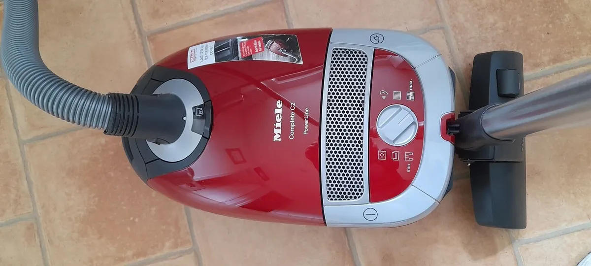 Miele vacuum/ hoover cleaner - Image 2