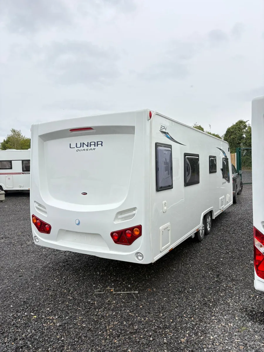 Lunar Quasar 4 Berth Fixed Island Bed Caravan - Image 4