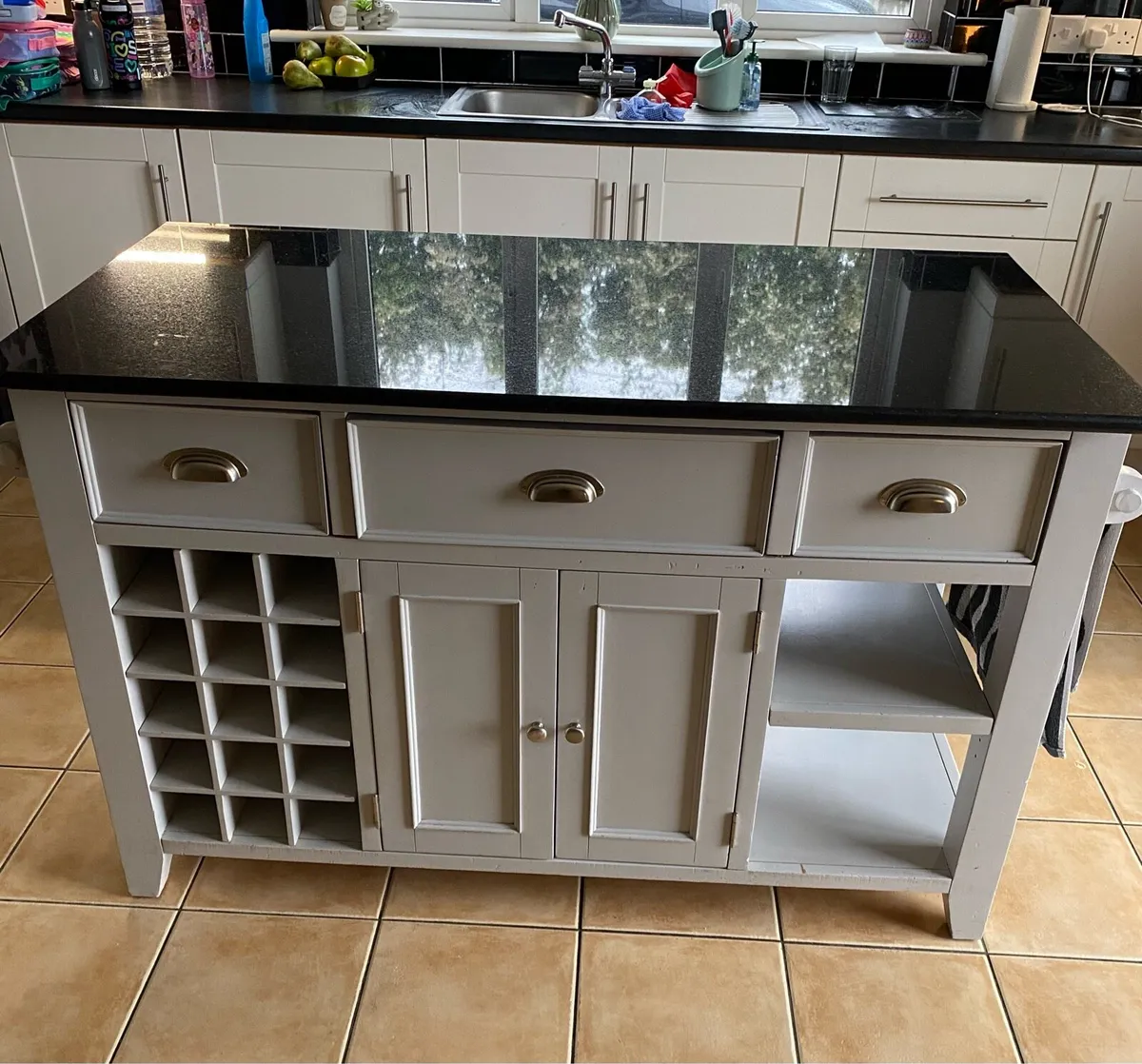 Kitchen Island - Image 1