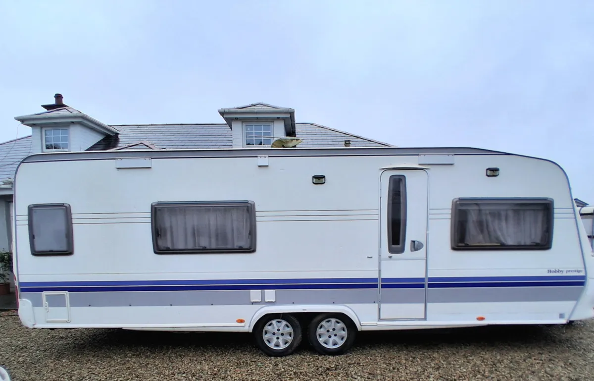 Twin axle hobby fixed bed 4 berth caravan - Image 1