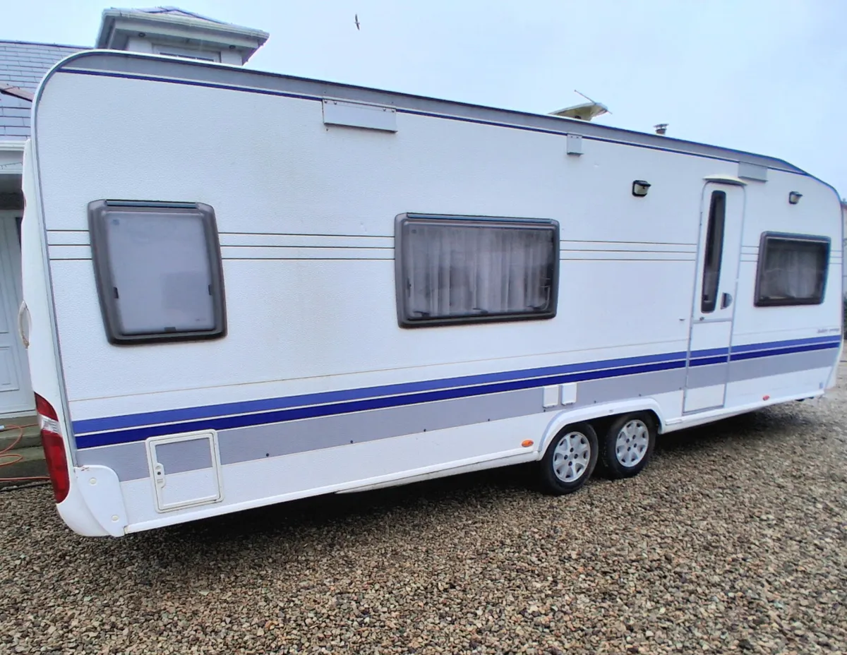 Twin axle hobby fixed bed 4 berth caravan - Image 2