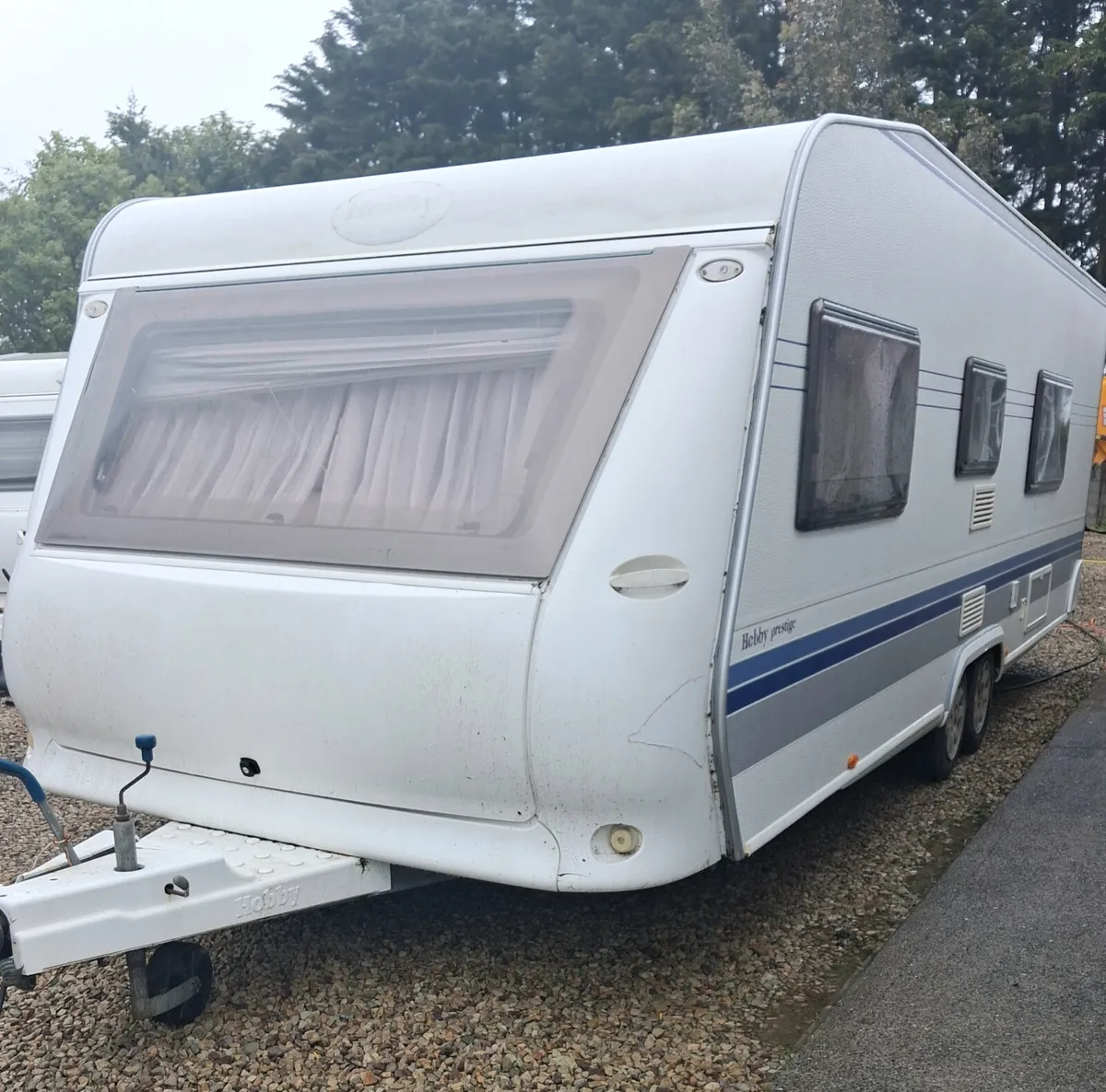 Twin axle hobby fixed bed 4 berth caravan - Image 3
