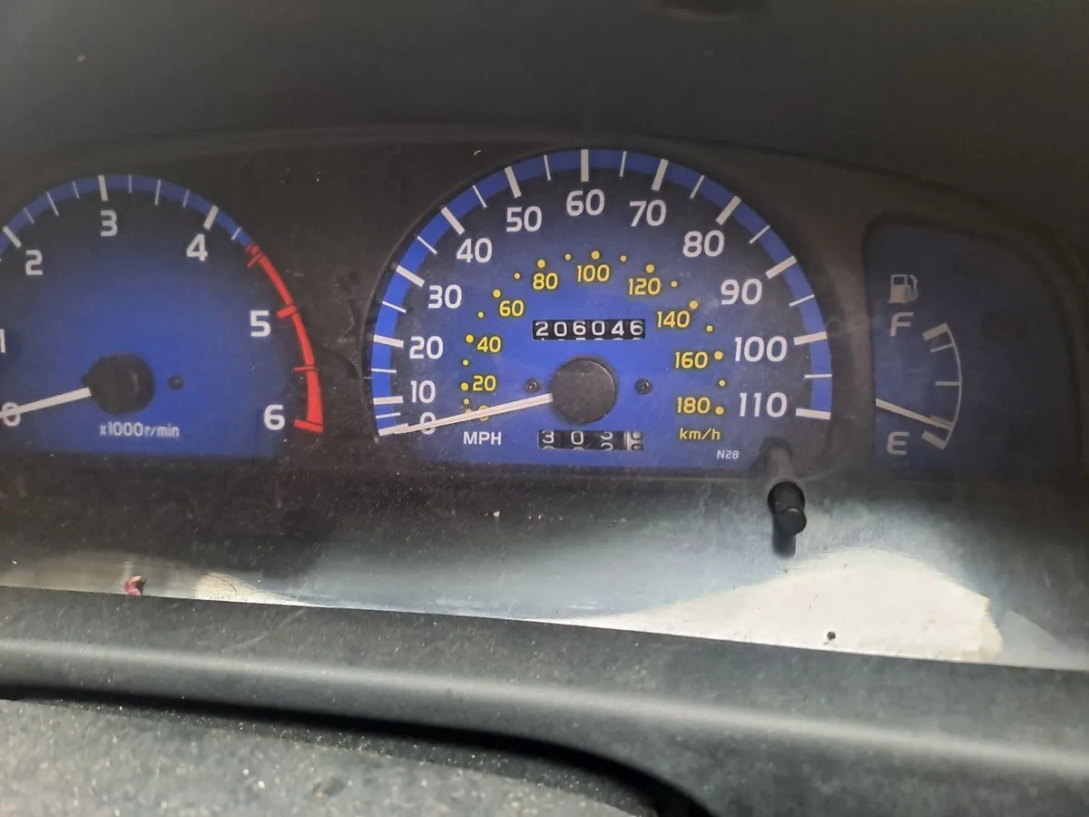 Toyota Hilux 2005 - Image 1