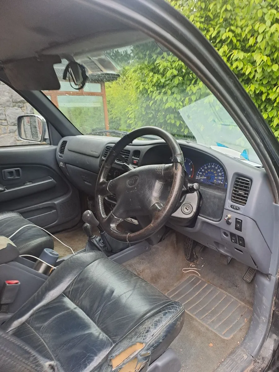 Toyota Hilux 2005 - Image 3