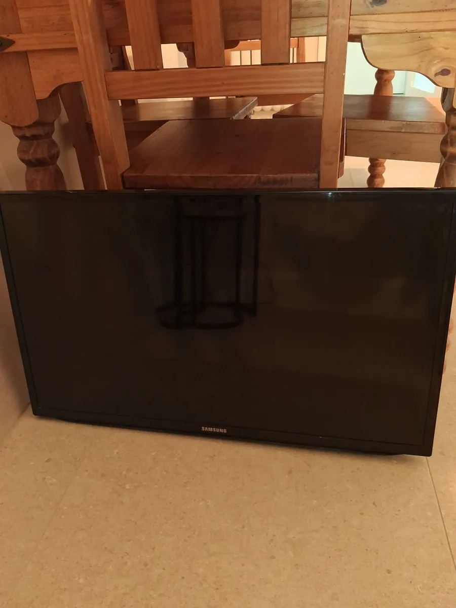 32" Samsung TV - Image 1