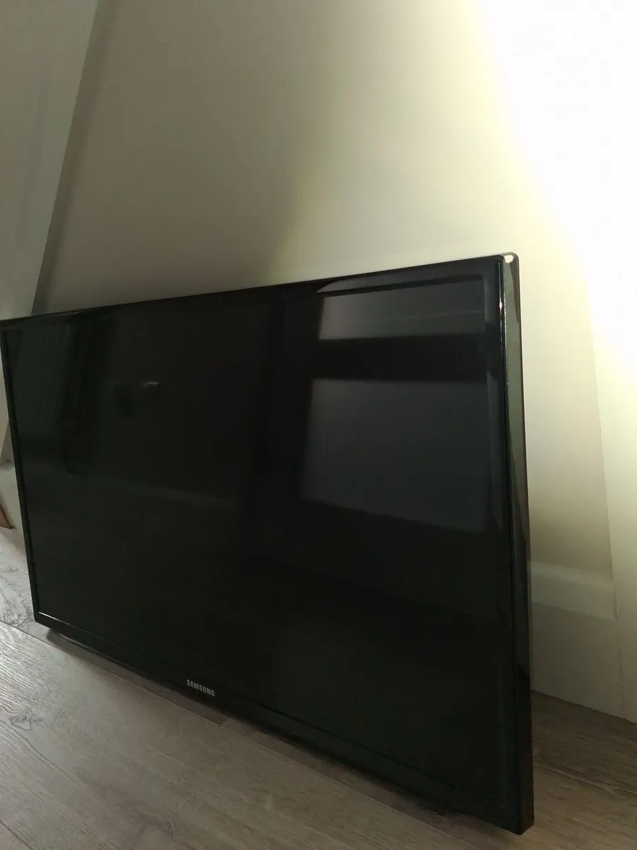32" Samsung TV - Image 2