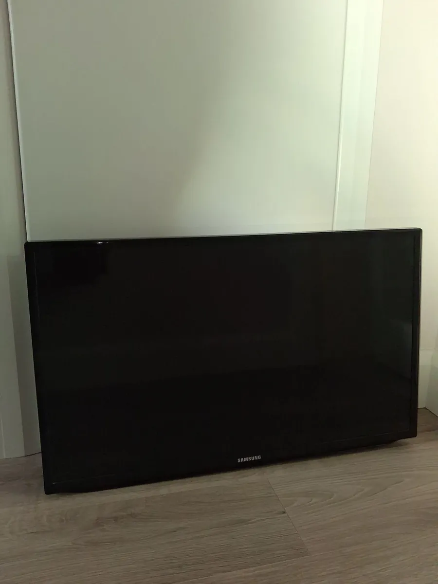 32" Samsung TV - Image 3