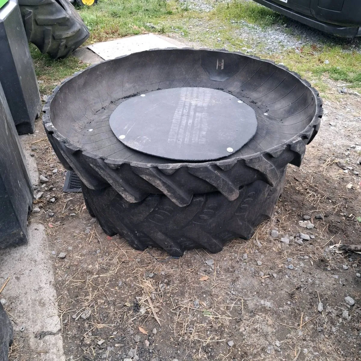 Heavy duty rubber feeders