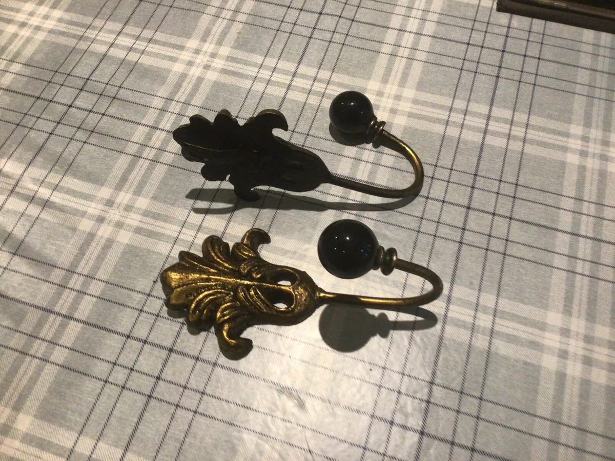 Coat Hangers - Image 2