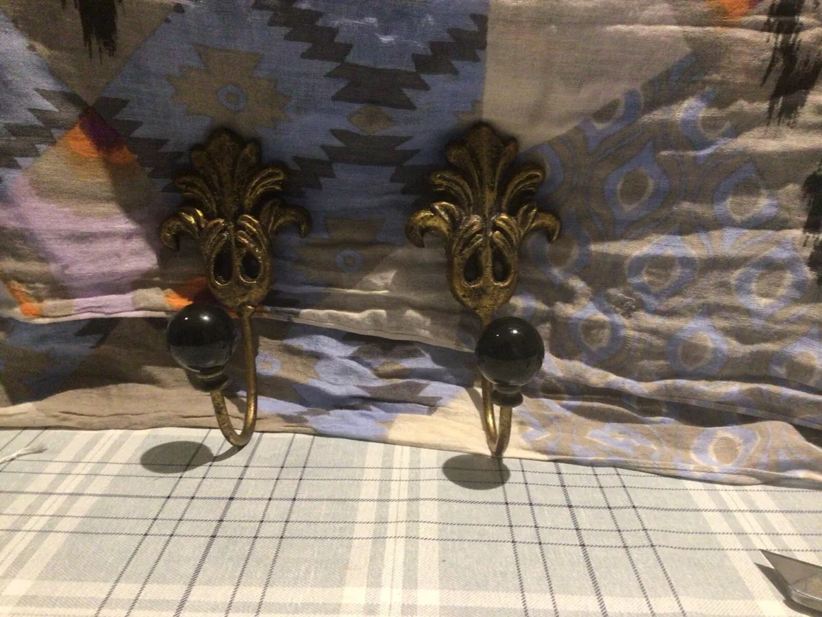 Coat Hangers - Image 3