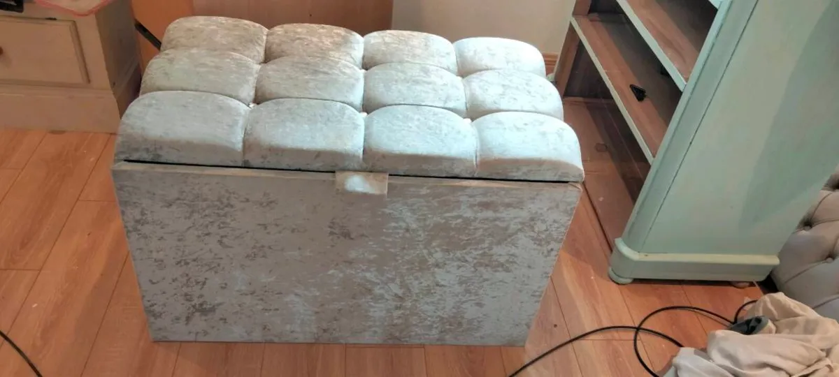Large ottoman - Image 2