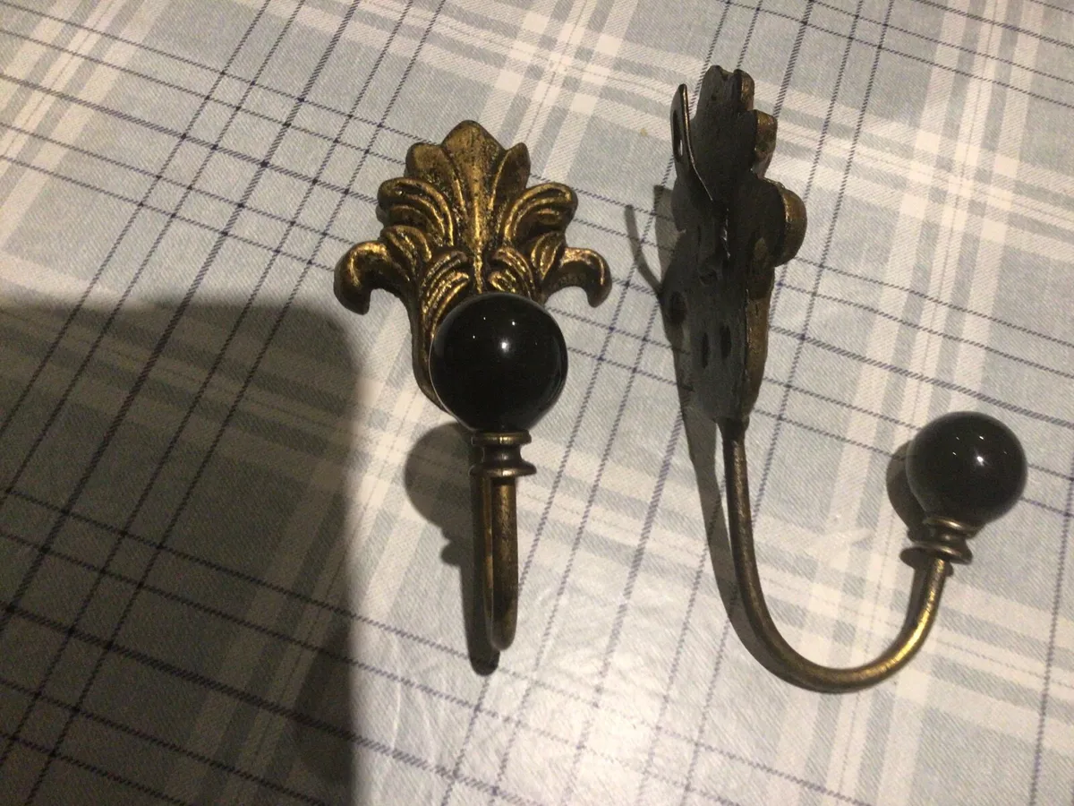 Coat Hangers - Image 4
