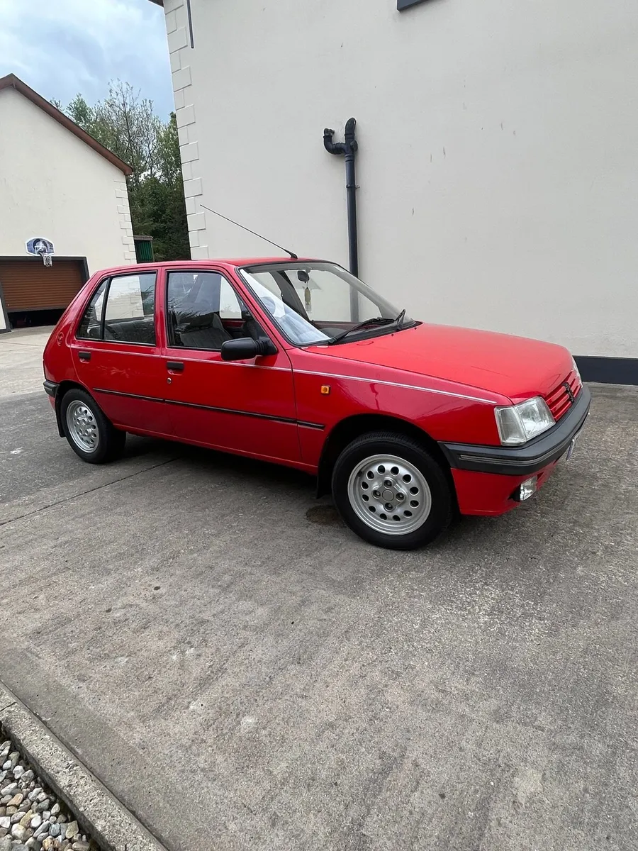 Peugeot 205 GLD - Image 4