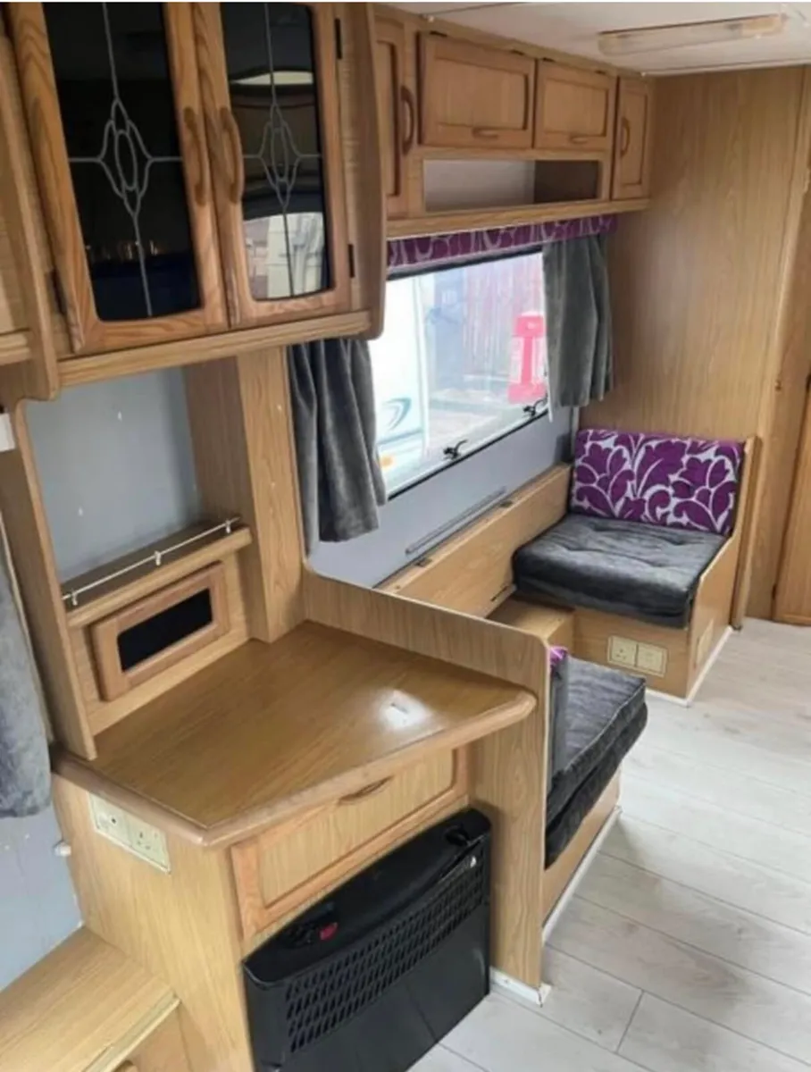 4 berth Bailey pageant caravan - Image 3
