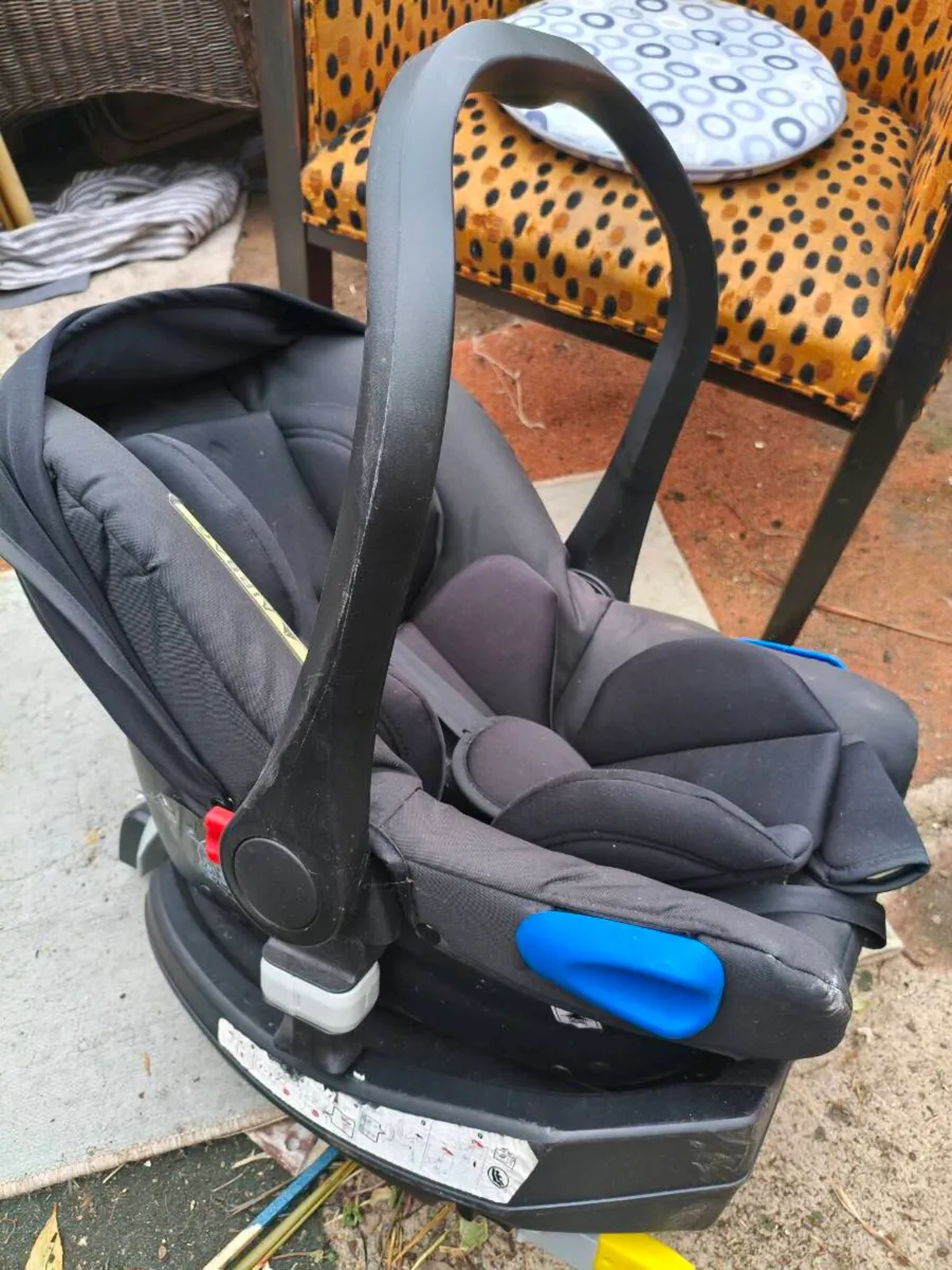 Like new isofix car seat,10 euro perfect condition - Image 1